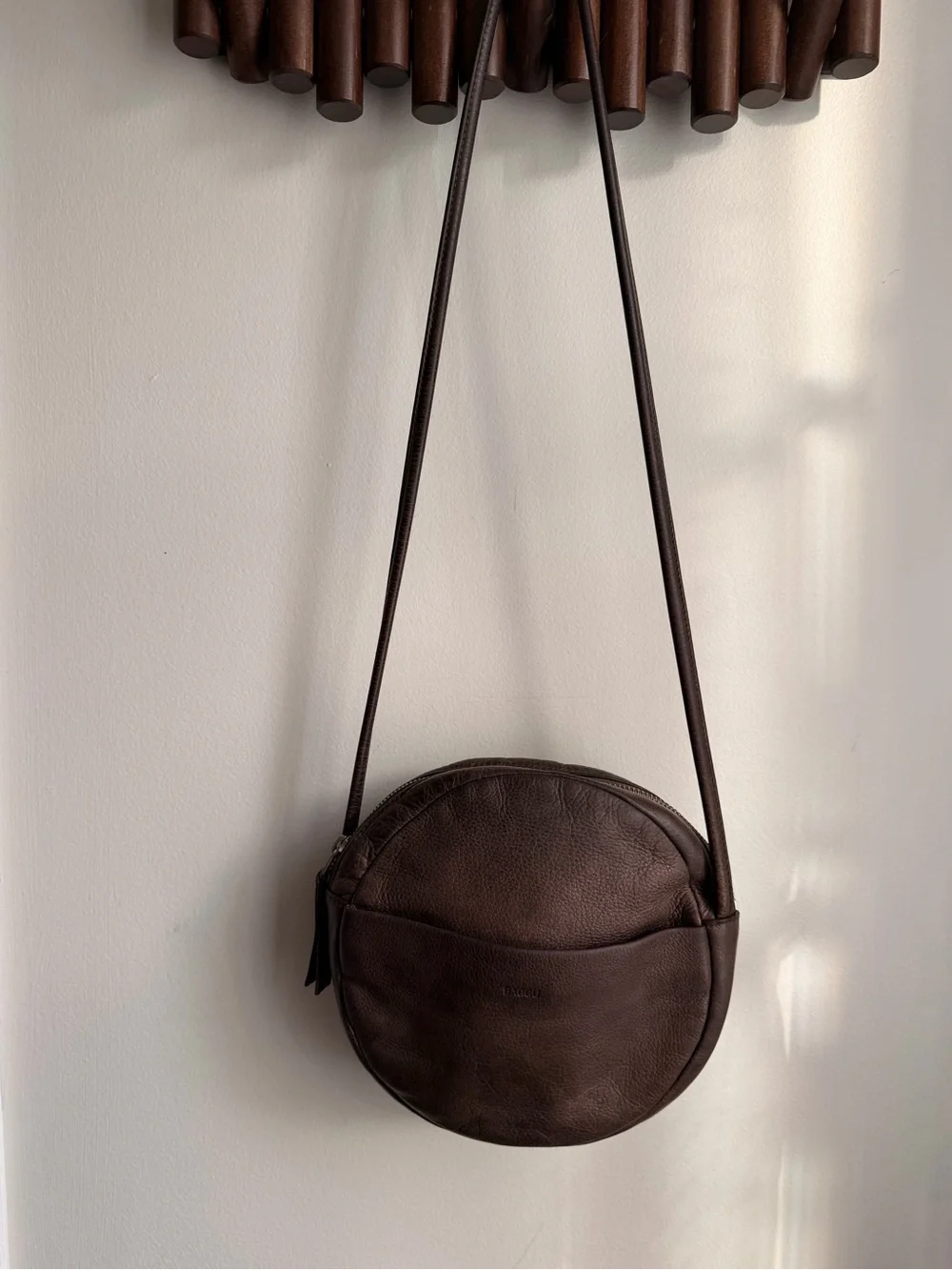 BAGGU Brown Round Leather Crossbody Messenger